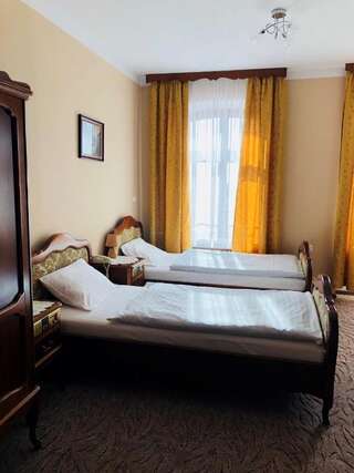 Отель Hotel Polonia Торунь Двухместный номер с 2 отдельными кроватями-2